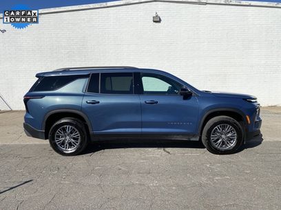 Used 2025 Chevrolet Traverse LT