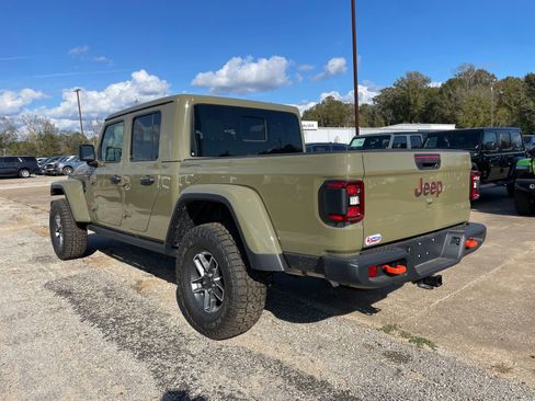 New 2025 Jeep Gladiator Mojave w/ Convenience Group image 4