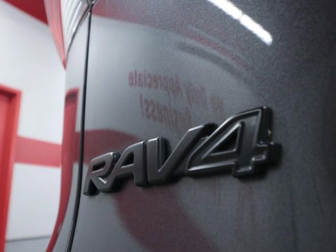 Used 2022 Toyota RAV4 LE image 27