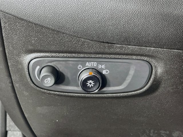 Used 2023 Chevrolet Equinox LS w/ LS Convenience Package FWD image 11
