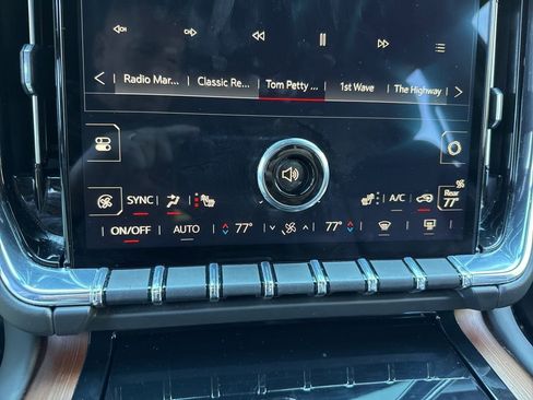 Used 2025 GMC Yukon Denali image 39