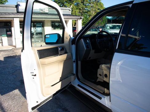 Used 2017 Ford Expedition XLT image 10