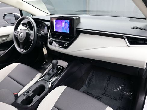 Used 2025 Toyota Corolla LE FWD image 17