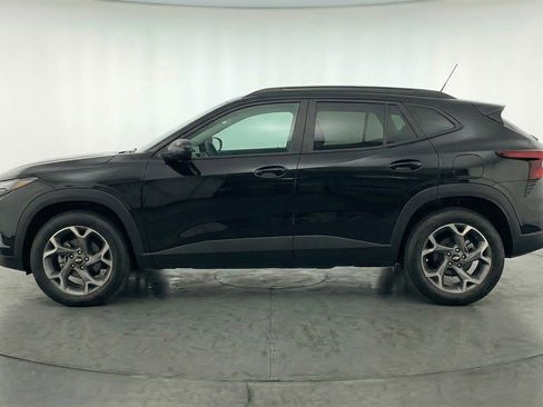 Used 2025 Chevrolet Trax LT image 5