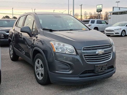 Used 2016 Chevrolet Trax LS image 2