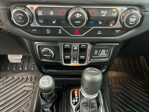 Used 2025 Jeep Gladiator Sport AWD/4WD image 24