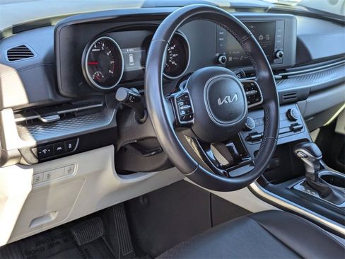 Used 2024 Kia Carnival LX image 14