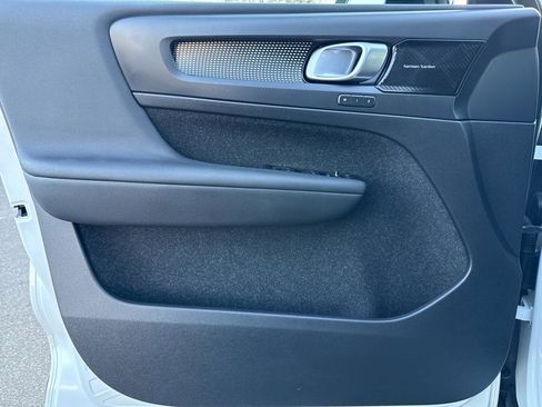 Used 2021 Volvo XC40 P8 Recharge w/ Climate Package image 17