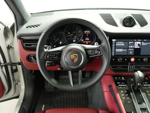 Certified 2026 Porsche Macan AWD/4WD image 13