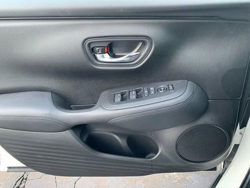 Used 2023 Honda HR-V LX image 19