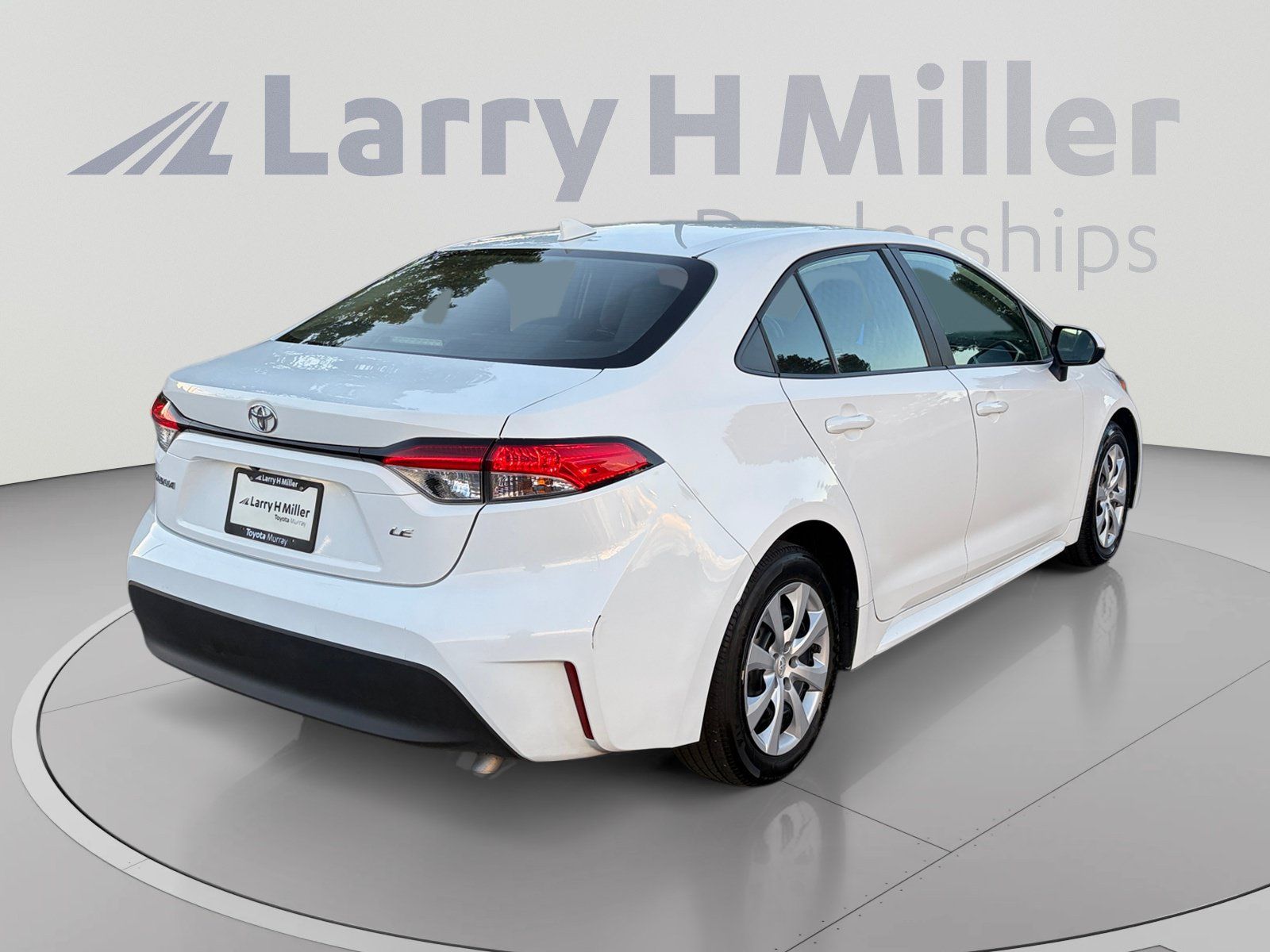 Used 2024 Toyota Corolla LE FWD image 5