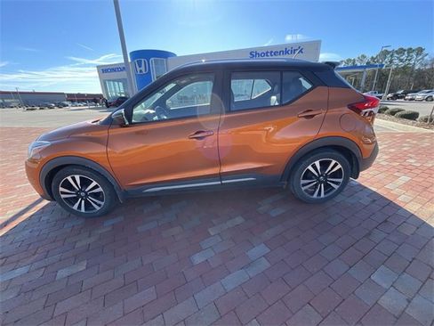 Used 2020 Nissan Kicks SR w/ SR Premium Package image 13
