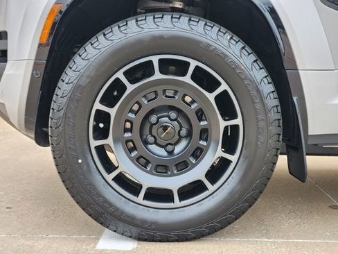 New 2026 Land Rover Defender 110 OCTA AWD/4WD image 10