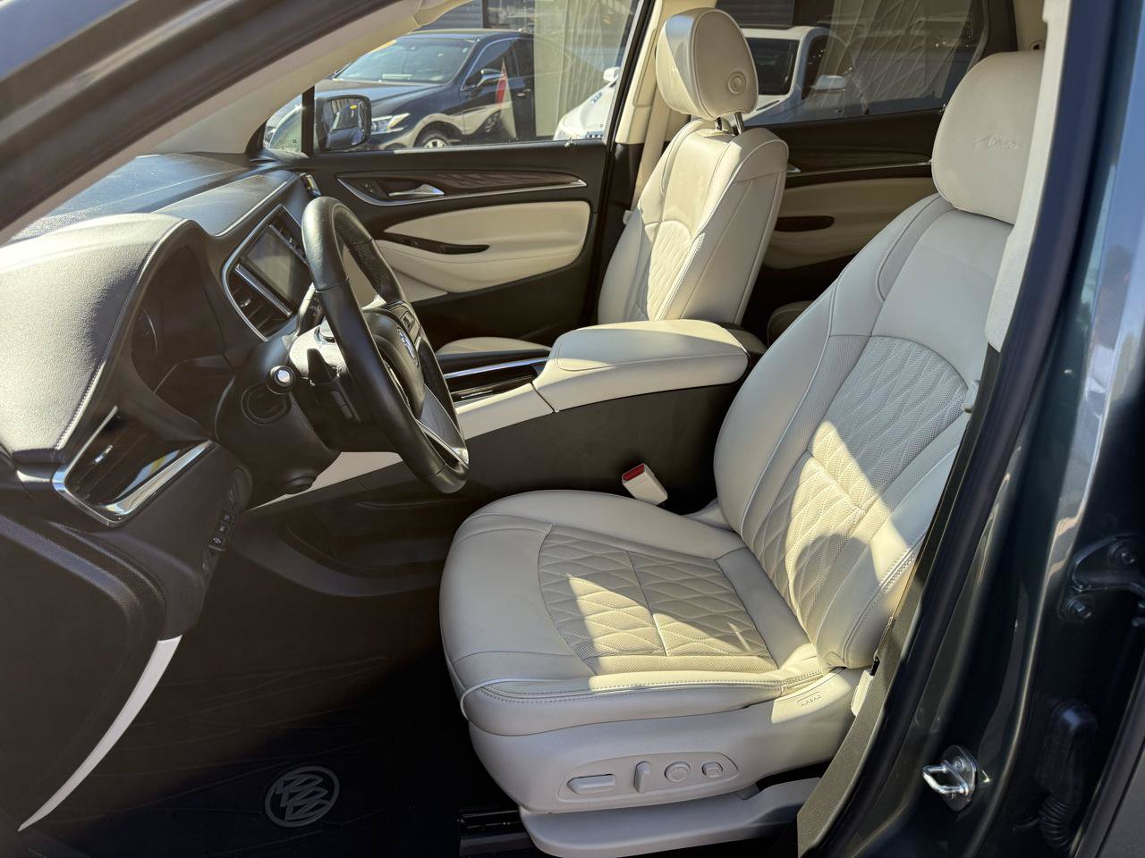 Used 2023 Buick Enclave Avenir w/ Avenir Technology Package FWD image 6