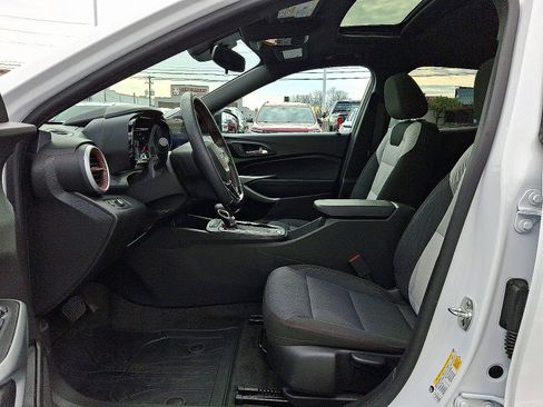 Certified 2025 Chevrolet Trax RS w/ Sunroof Package image 13