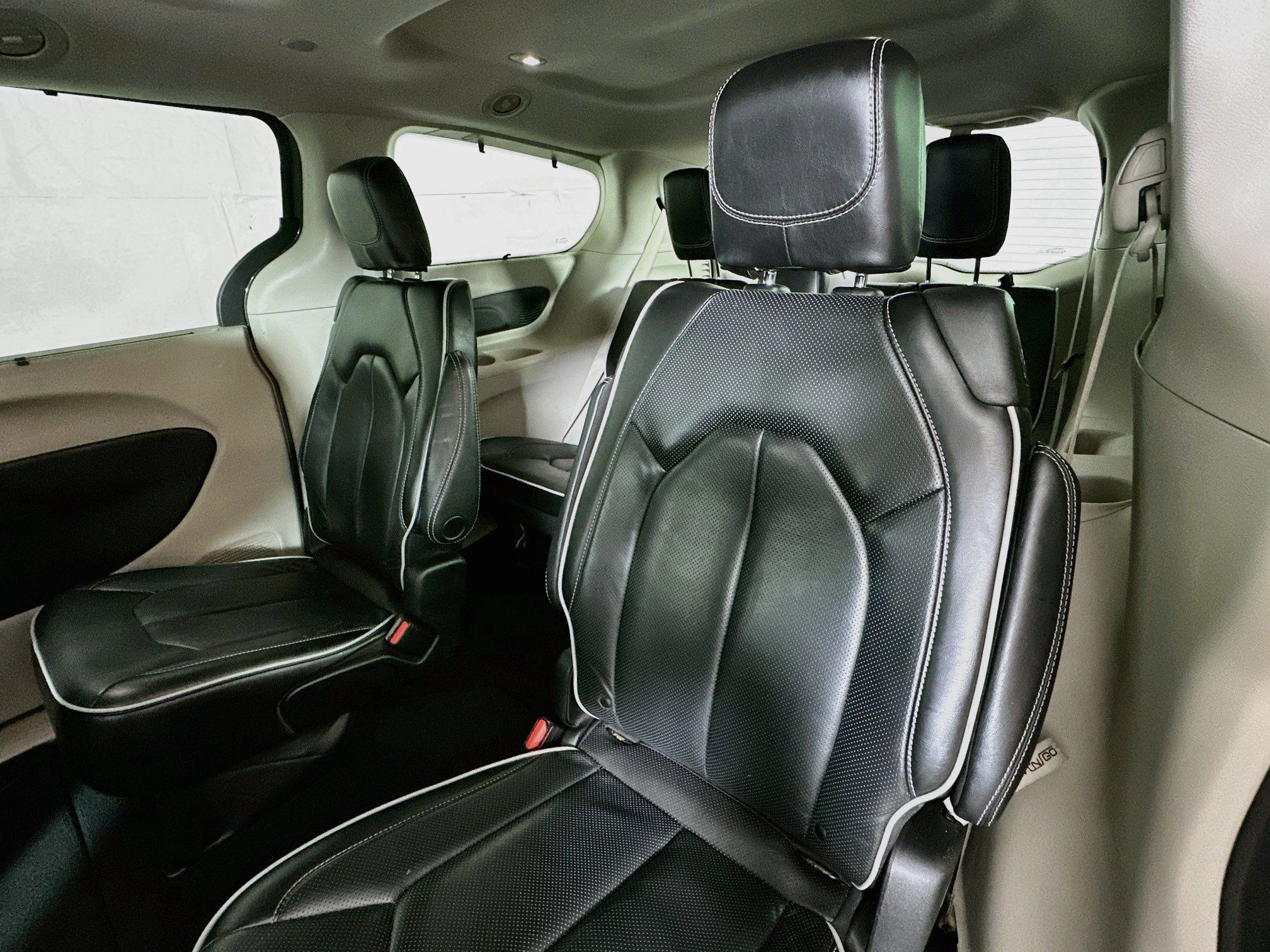 Used 2023 Chrysler Pacifica Limited FWD image 24