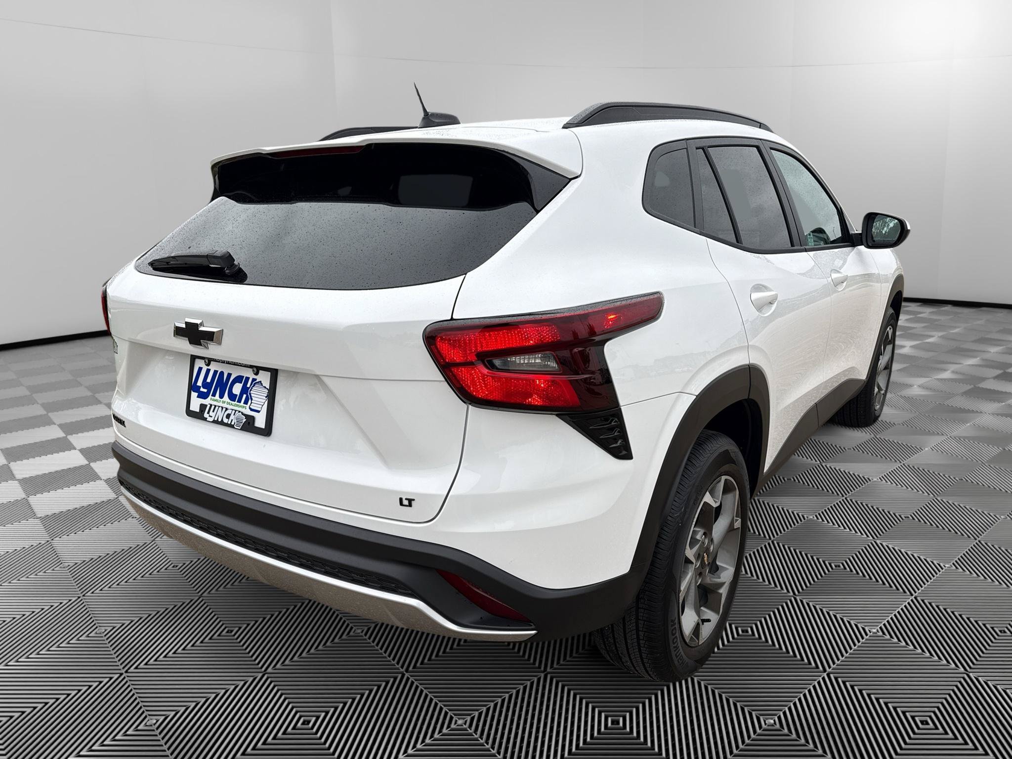 New 2026 Chevrolet Trax LT w/ LPO, Blackout Package FWD image 4