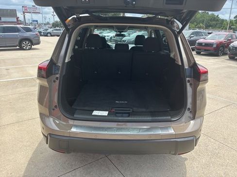 Used 2025 Nissan Rogue SV FWD image 8