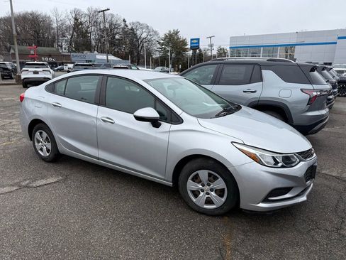 Used 2018 Chevrolet Cruze LS image 4