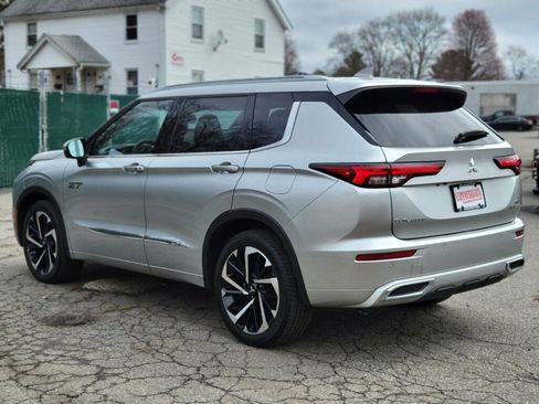 Used 2023 Mitsubishi Outlander SEL image 3