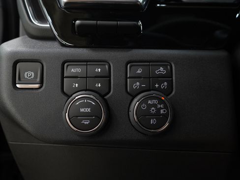 Used 2026 Chevrolet Silverado 1500 High Country w/ Midnight Edition AWD/4WD image 28