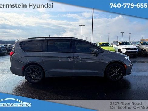 Used 2022 Chrysler Pacifica Touring-L w/ S Appearance Package image 26