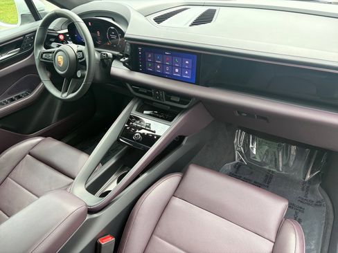Certified 2025 Porsche Macan 4S Electric AWD/4WD image 18