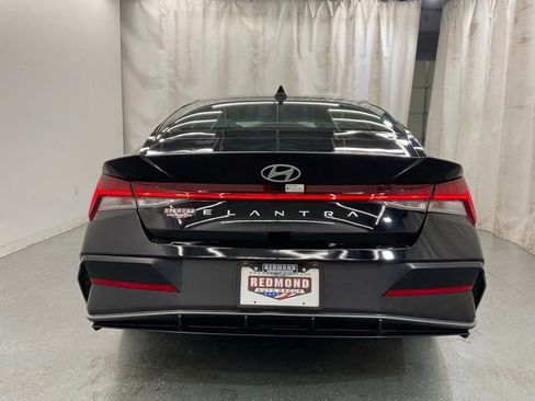 Used 2025 Hyundai Elantra SEL FWD image 6