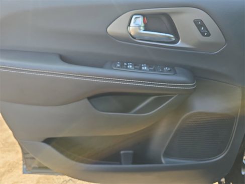New 2026 Chrysler Pacifica Select w/ S Appearance Package image 12