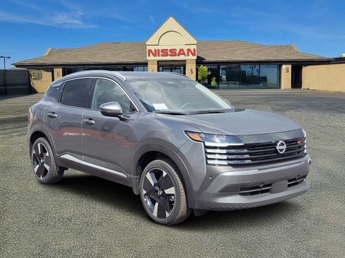 Used 2025 Nissan Kicks SR AWD/4WD image 1