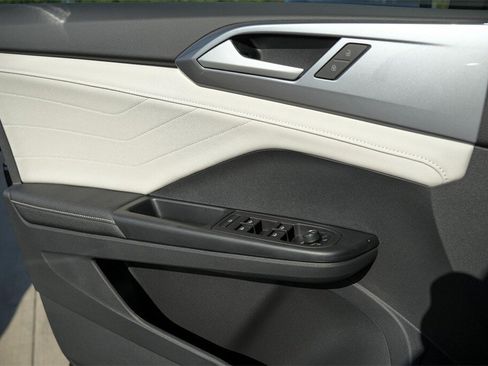 New 2026 Volkswagen Taos SEL image 18