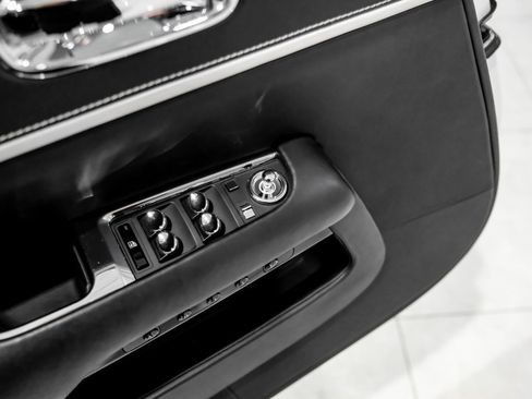 Used 2018 Rolls-Royce Dawn image 44