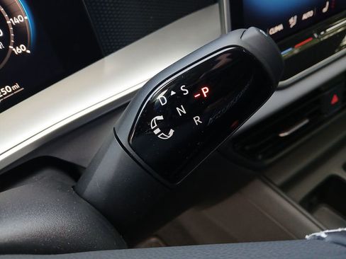 New 2025 Volkswagen Tiguan SE image 23