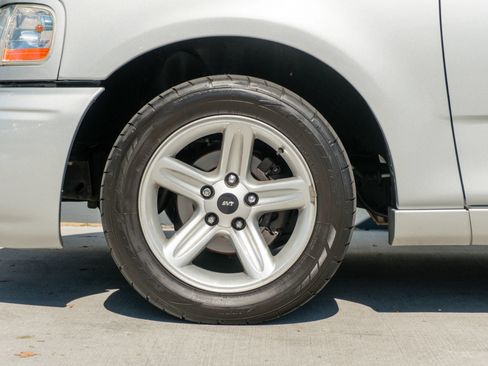 Used 2004 Ford F150 Lightning RWD image 16