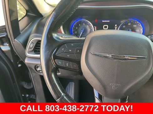 Used 2020 Chrysler Pacifica Touring-L FWD image 19
