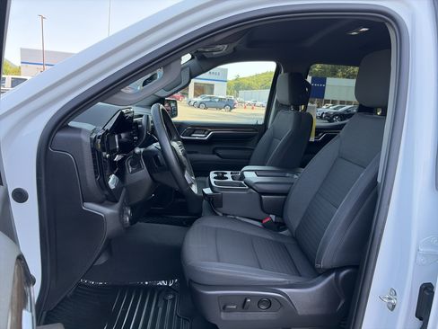 Used 2023 Chevrolet Silverado 1500 LT AWD/4WD image 9