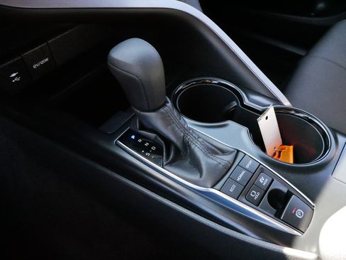 Used 2018 Toyota Camry LE image 24