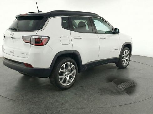 Used 2025 Jeep Compass Limited AWD/4WD image 9