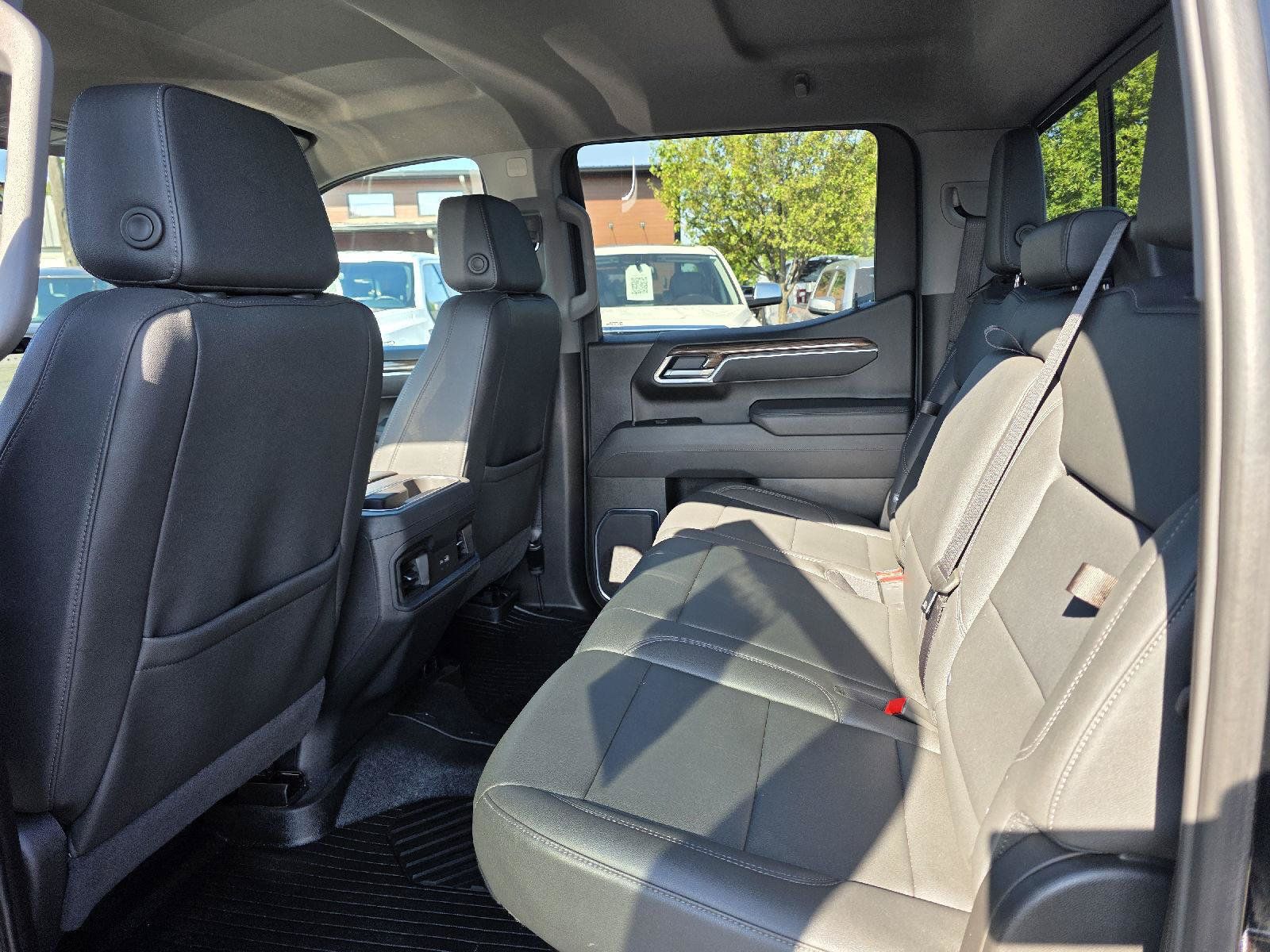 Used 2026 Chevrolet Silverado 1500 LT Trail Boss w/ Convenience Package II AWD/4WD image 11