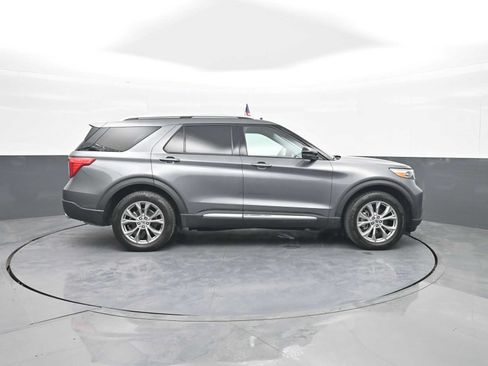 Used 2021 Ford Explorer Limited w/ Equipment Group 301A AWD/4WD image 9