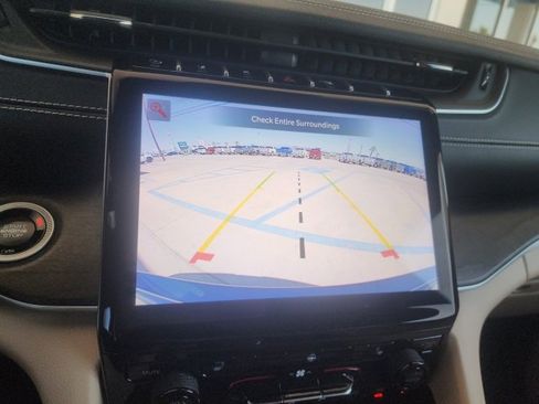 Used 2024 Jeep Grand Cherokee Limited image 42