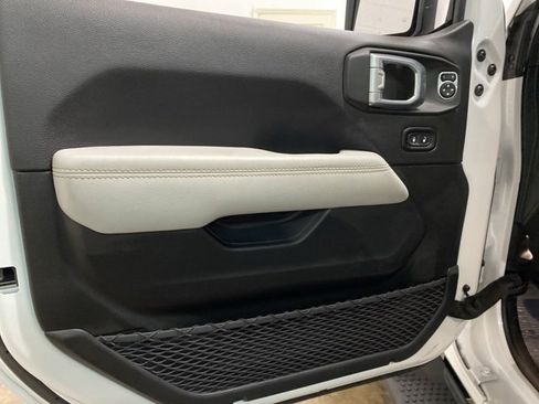 Used 2021 Jeep Wrangler Unlimited Sahara image 14