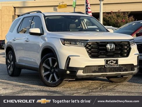 Used 2024 Honda Pilot Touring image 2