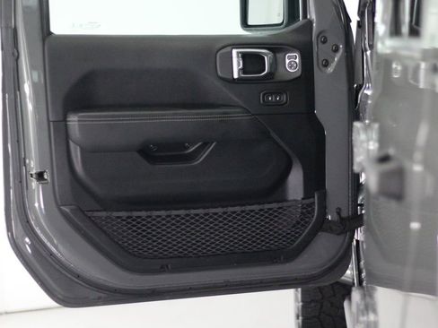 Used 2021 Jeep Gladiator Overland AWD/4WD image 46