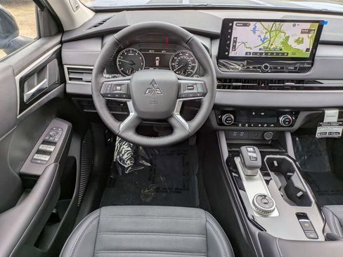 New 2026 Mitsubishi Outlander AWD image 17