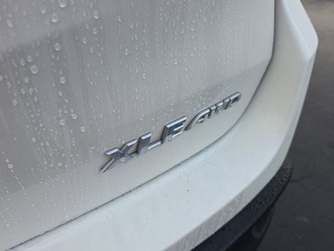 Used 2019 Toyota Highlander AWD V6 image 6