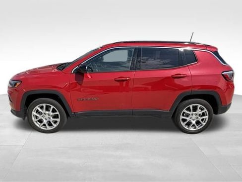 Used 2023 Jeep Compass Latitude AWD/4WD image 2