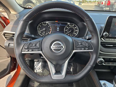 Used 2022 Nissan Altima 2.5 SR FWD image 16