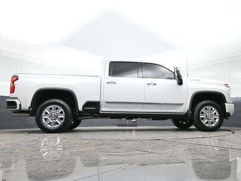 Used 2025 Chevrolet Silverado 2500 High Country w/ High Country Premium Package AWD/4WD image 22