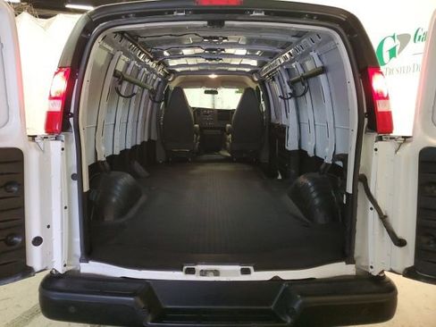 Used 2022 GMC Savana 3500 Extended w/ Driver Convenience Package image 24